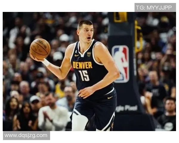 中锋足球巨星赛场统治力与团队核心作用全面深度解读 中锋足球巨星赛场统治力与团队核心作用全面深度解读