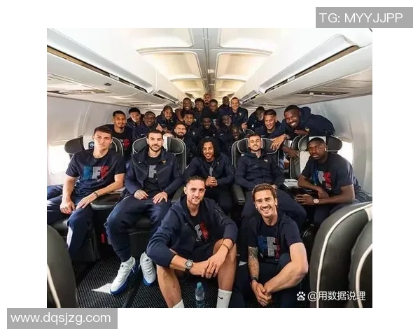 足球场上的魅力偶像，球星与球迷心动瞬间的完美融合