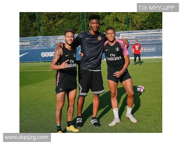 足球巨星光辉璀璨之路 从少年才俊到全球顶级球员的成长历程