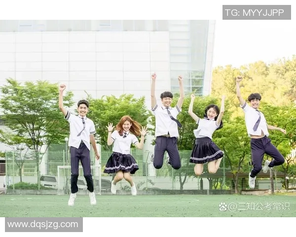 足球明星子女同场竞技展现天赋引发观众热烈关注与讨论